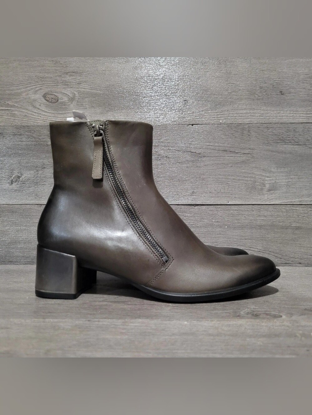 ECCO Women's Size 11-11.5 Shape 35 Block Size Zip Bootie Fashion Boot Grey